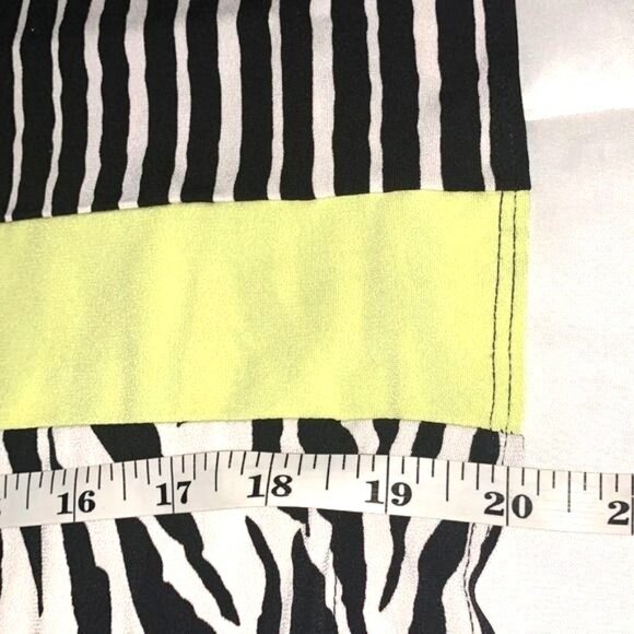 Chicos Zebra Print Black/White Stripe Top W/ Neon Yellow Accent Size 0 Polyester - Picture 9 of 10